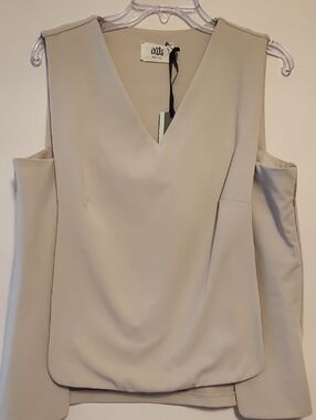 Ixos Italy Women's Beige V-Neck Cenral Pleats Asymmetrical Top Size 46/L/10